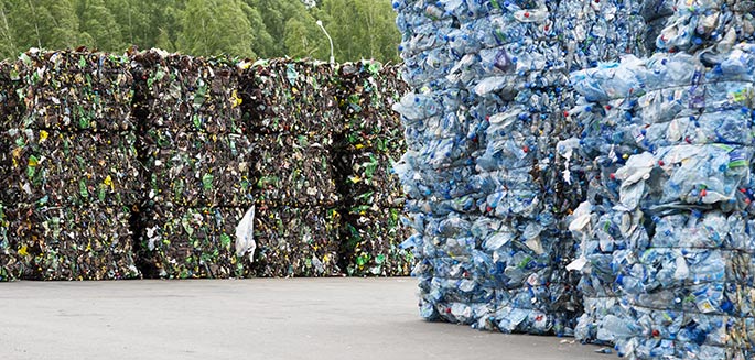 bottiglie-plastica-smaltimento bottiglie-plastica-smaltimento